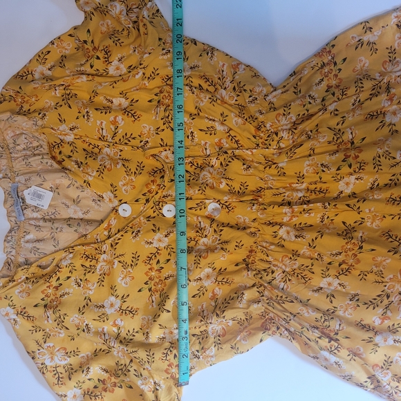 NWT Miss Sparling Shorts Romper, Yellow/gold color. Size Large - Picture 8 of 12